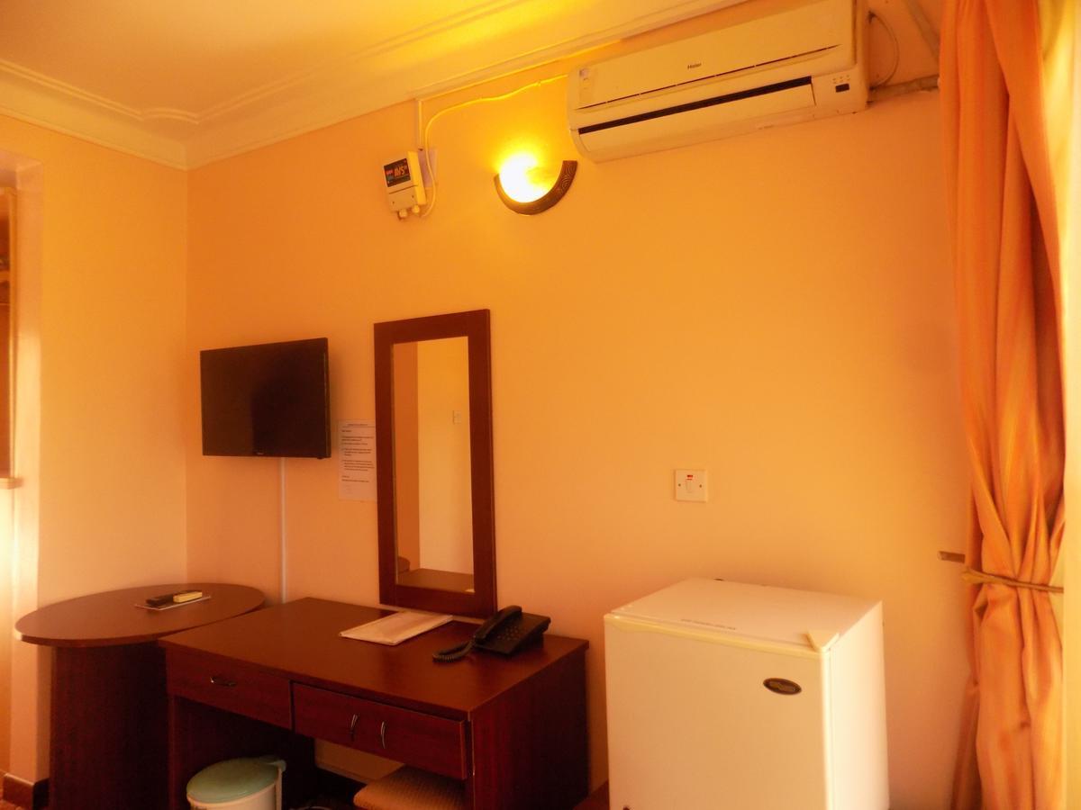 Entebbe Traveller'S Hotel Exterior foto